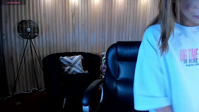 Snapshot of KayraLanne chatting on July 18, 3:54 am KayraLanne online show from July 18, 3:54 am