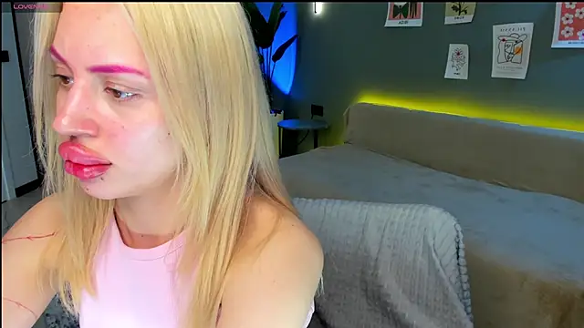 Luna Beverly online show from March 5, 8:16 pm