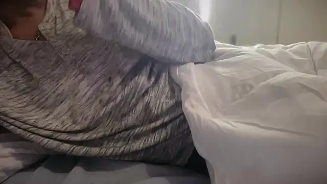 Snapshot of JSYMON chatting on February 23, 10:18 pm JSYMON online show from February 23, 10:18 pm