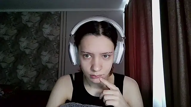 LxayBloom online show from February 28, 5:52 am