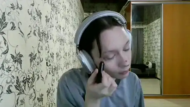 LxayBloom online show from April 7, 9:21 am