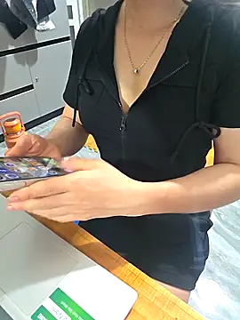 moon baby99 online show from April 2, 1:47 am