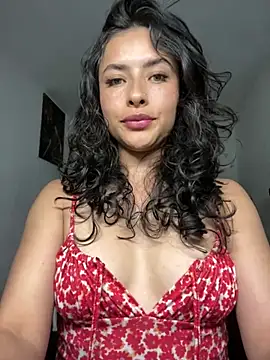 auroramooon online show from February 28, 8:10 pm