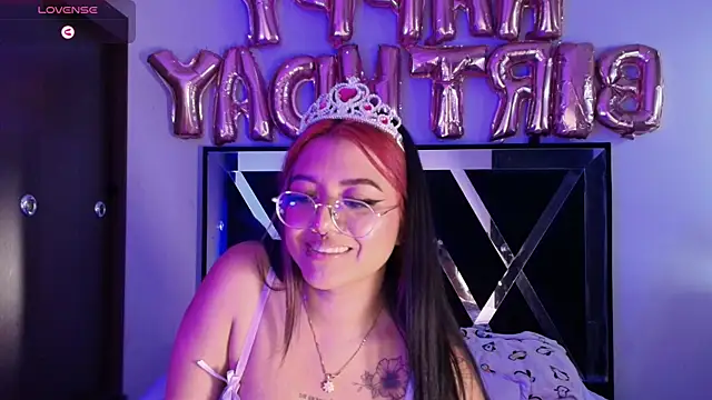 Snapshot of queen_of_you_heart chatting on February 23, 10:40 pm queen of you heart online show from February 23, 10:40 pm