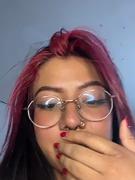 Snapshot of queen_of_you_heart chatting on February 26, 2:43 am queen of you heart online show from February 26, 2:43 am