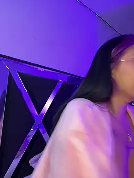 Snapshot of queen_of_you_heart chatting on February 26, 10:09 pm queen of you heart online show from February 26, 10:09 pm