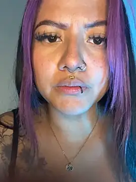 Snapshot of queen_of_you_heart chatting on March 2, 2:58 am queen of you heart online show from March 2, 2:58 am