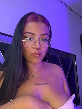 queen of you heart online show from March 4, 10:05 pm