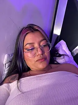 queen of you heart online show from April 17, 5:05 pm