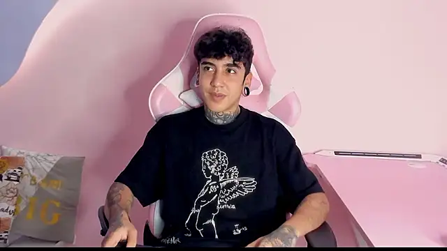 Snapshot of MarkOlsenn chatting on January 14, 8:58 pm MarkOlsenn online show from January 14, 8:58 pm