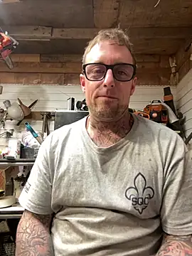 WIDBIGWHITECOCK online show from January 19, 6:17 am