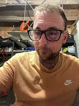 WIDBIGWHITECOCK online show from May 11, 2:39 am