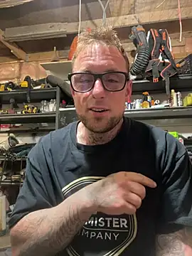 WIDBIGWHITECOCK online show from May 16, 3:58 am