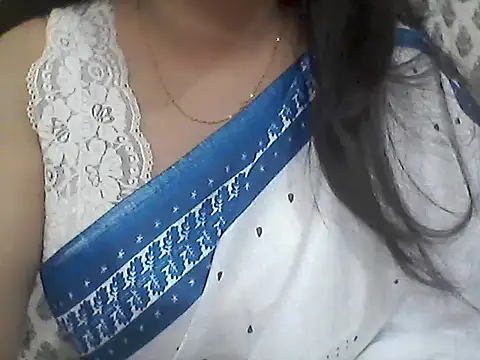 Snapshot of _Daisy chatting on April 9, 6:46 pm Daisy online show from April 9, 6:46 pm