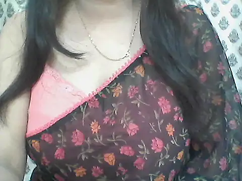 Snapshot of _Daisy chatting on April 12, 7:19 pm Daisy online show from April 12, 7:19 pm