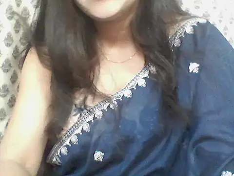 Snapshot of _Daisy chatting on April 19, 6:43 pm Daisy online show from April 19, 6:43 pm