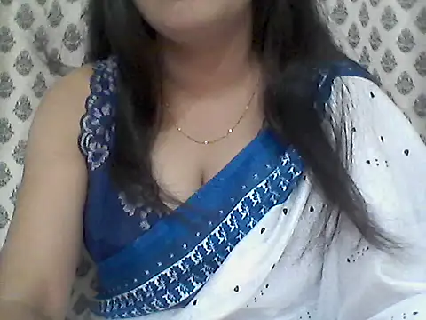 Snapshot of _Daisy chatting on April 22, 7:04 pm Daisy online show from April 22, 7:04 pm