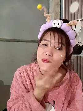 Snapshot of Happy_sweet1 chatting on January 14, 1:33 am Happy sweet1 online show from January 14, 1:33 am