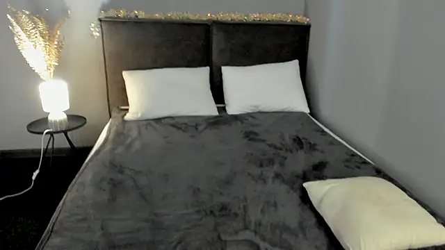 Snapshot of SkinyJoys chatting on February 3, 6:22 am SkinyJoys online show from February 3, 6:22 am