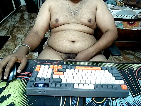 Snapshot of maxi23932 chatting on January 10, 4:14 am maxi23932 online show from January 10, 4:14 am