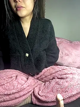 Snapshot of lealia699 chatting on January 7, 8:28 am lealia699 online show from January 7, 8:28 am