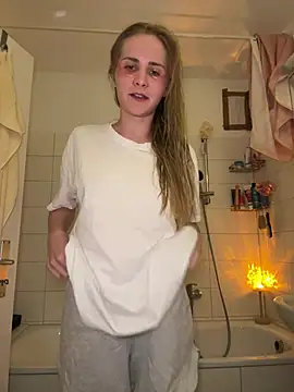 Sunny Eve online show from April 14, 7:42 pm