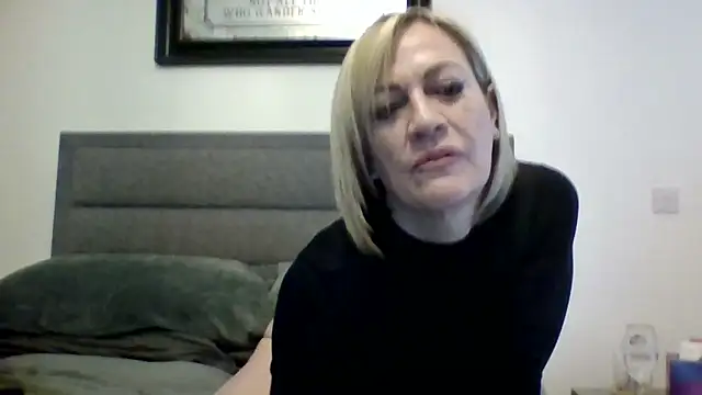 Milfshake227 online show from April 5, 7:33 pm