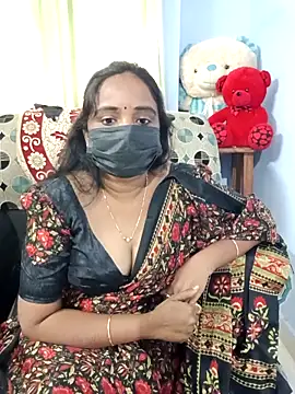 Snapshot of Tinarosy13 chatting on February 9, 9:35 am Tinarosy13 online show from February 9, 9:35 am