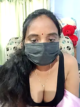 Snapshot of Tinarosy13 chatting on February 12, 6:19 am Tinarosy13 online show from February 12, 6:19 am