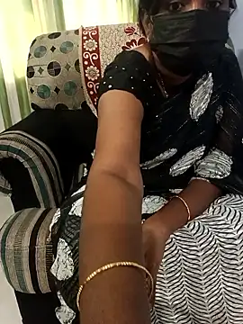 Snapshot of Tinarosy13 chatting on February 21, 8:59 am Tinarosy13 online show from February 21, 8:59 am