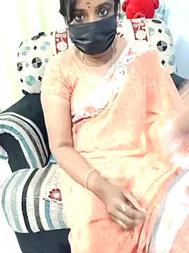 Snapshot of Tinarosy13 chatting on February 23, 8:01 am Tinarosy13 online show from February 23, 8:01 am