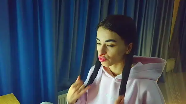 Vlada Elfie online show from February 4, 8:36 pm