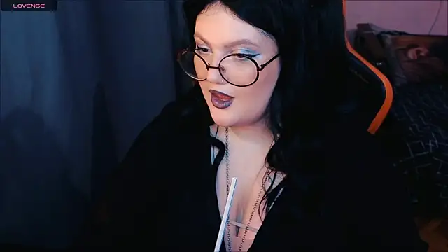 PixelMiss online show from August 9, 9:31 pm