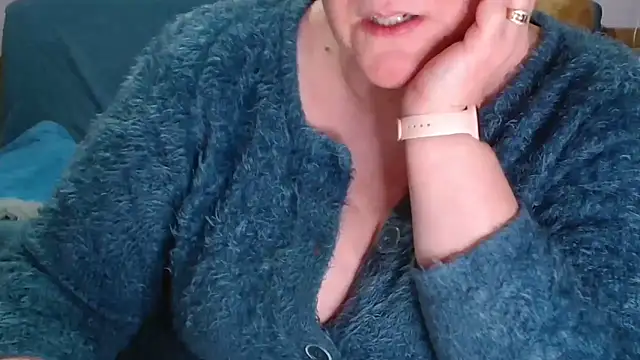 Snapshot of xmyriamx chatting on April 25, 8:17 am xmyriamx online show from April 25, 8:17 am