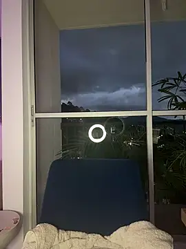 alesziarose  online show from March 22, 11:30 pm