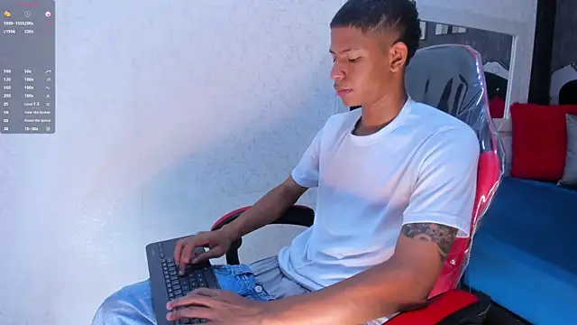 Snapshot of _erick_j chatting on February 4, 8:47 pm erick j online show from February 4, 8:47 pm