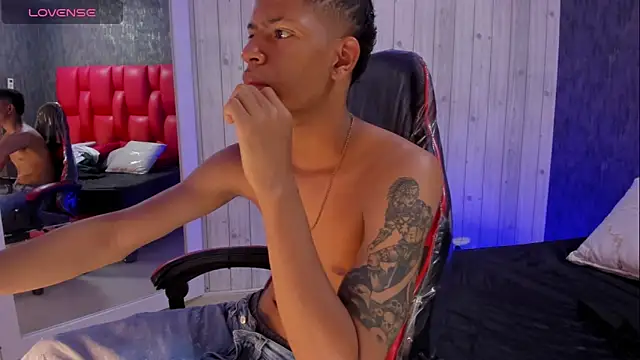 Snapshot of _erick_j chatting on February 12, 8:26 pm erick j online show from February 12, 8:26 pm