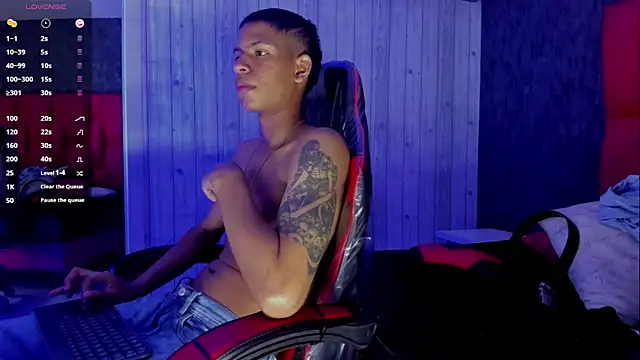 Snapshot of _erick_j chatting on February 28, 8:21 pm erick j online show from February 28, 8:21 pm