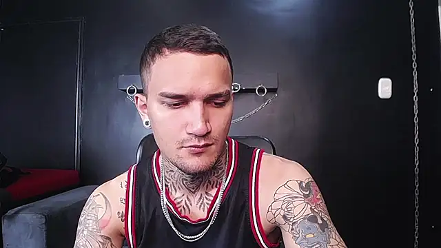 Snapshot of DarkBenito chatting on January 13, 12:54 pm DarkBenito online show from January 13, 12:54 pm