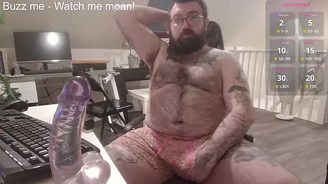 Snapshot of chriscubxxx chatting on February 2, 9:35 pm chriscubxxx online show from February 2, 9:35 pm