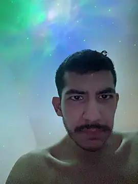 Snapshot of vinihfeh chatting on May 21, 11:23 pm vinihfeh online show from May 21, 11:23 pm