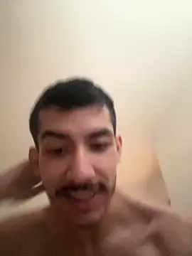 Snapshot of vinihfeh chatting on May 22, 5:29 pm vinihfeh online show from May 22, 5:29 pm