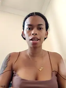 Snapshot of shenna_brunette chatting on February 8, 5:05 pm shenna brunette online show from February 8, 5:05 pm