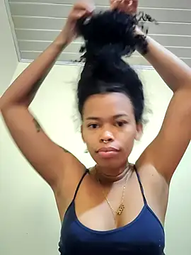 Snapshot of shenna_brunette chatting on February 13, 3:30 pm shenna brunette online show from February 13, 3:30 pm