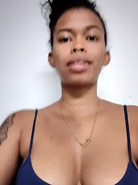 Snapshot of shenna_brunette chatting on February 28, 6:42 pm shenna brunette online show from February 28, 6:42 pm