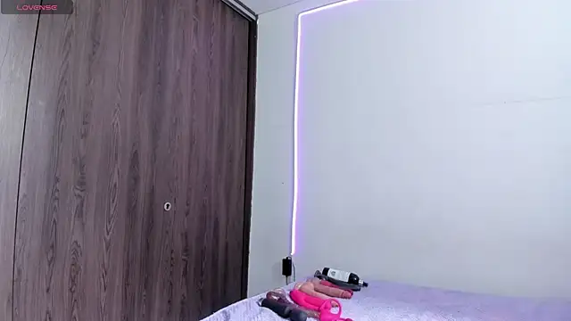 maazikeenx online show from April 10, 2:11 pm