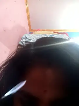 Snapshot of Moongirl963 chatting on January 8, 5:54 am Moongirl963 online show from January 8, 5:54 am