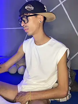 Snapshot of alexx_23cm chatting on January 19, 1:31 am alexx 23cm online show from January 19, 1:31 am