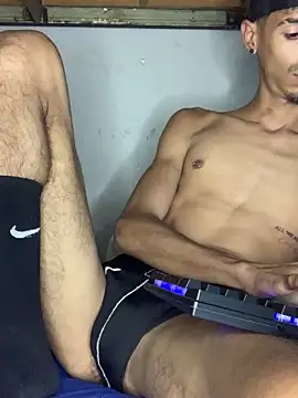 Snapshot of alexx_23cm chatting on February 4, 7:31 pm alexx 23cm online show from February 4, 7:31 pm