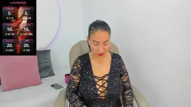AmberJoyMilf online show from April 22, 12:07 pm